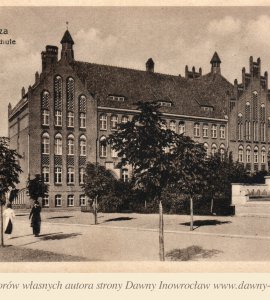 Szkoła Wydziałowa - 8 lutego 1924 roku - Inowrocław. Szkoła Wydziałowa.
Hohensalza. Mittelschule.
Pocztówka wysłana 8 lutego 1924 roku.