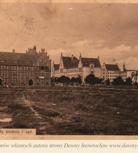 Szkoła średnia i sąd - 23 maja 1920 roku - Inowrocław. Szkoła średnia i sąd
Pocztówka wysłana 23 maja 1920 roku.