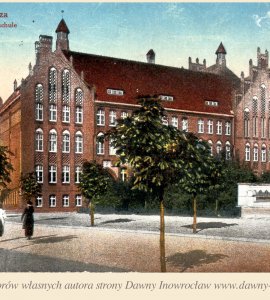 Szkoła Wydziałowa - 1918 rok - Inowrocław. Szkoła Wydziałowa
Hohensalza. Mittelschule.
Pocztówka wysłana 6 października 1918 roku.