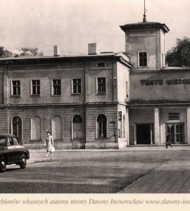 Teatr Miejski - 1962 rok - Inowrocław. Teatr Miejski.
Fot. O. Gałdyński
Biuro Wydawnicze "RUCH"
Pocztówka wydana w 1962 roku.