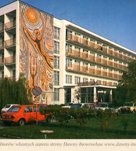Sanatorium "Metalowiec" - 3 marzec 1990 rok - Inowrocław. Sanatorium "Metalowiec"
Pocztówka wysłana 3 marca 1990 roku.
Krajowa Agencja Wydawnicza
fot. W. Echeński