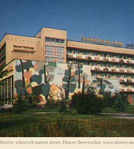 Sanatorium Modrzew - 1988 rok - Inowrocław. Sanatorium "Modrzew".
fot. W. Echeński.
Krajowa Agencja Wydawnicza
Pocztówka wydana w 1988 roku.