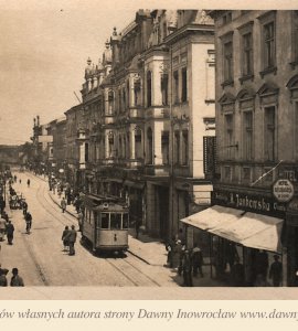 Ulica Królowej Jadwigi - 31 lipca 1949 roku - Inowrocław. Ulica Królowej Jadwigi.
Pocztówka wysłana 31 lipca 1949 roku.
Papier Filmu Polskiego na podłożu krajowym.