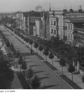 Ulica Solankowa w Inowrocławiu - Ulica Solankowa w Inowrocławiu Panorama ulicy i okolicznych domów. Fotografia pochodzi z lat 1918 - 1939.