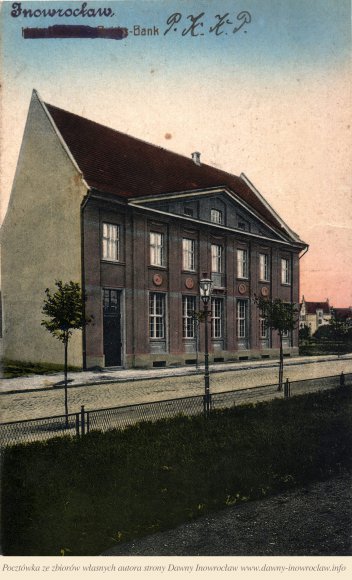 Bank przy ulicy Grodzkiej - Inowrocław, budynek banku przy ulicy Grodzkiej, w głębi widoczny gmach sądu.
Graph. Verl.-Anst., G.m.b.H., Breslau