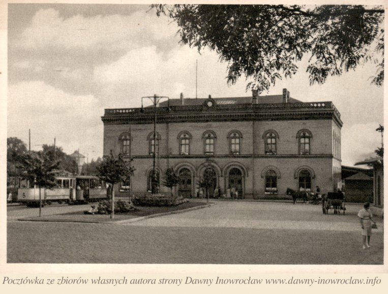 Dworzec PKP - lata 40. XX w. - Inowrocław. Dworzec kolejowy.
Pocztówka wydana w latach 40. XX w.
Hohensalza. Bahnhof.
Verlag, Hohensalzaer Zeitung, Hohensalza