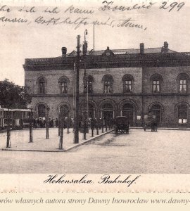 Inowrocławski dworzec kolejowy - 9 stycznia 1916 roku - Inowrocławski dworzec kolejowy.
Pocztówka podpisana datą 9 stycznia 1916 roku.
Hohensalza. Bahnhof.