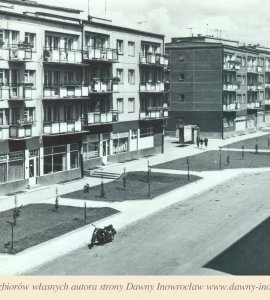 Armii Krajowej - 1966 rok - Inowrocław. Fragment osiedla mieszkaniowego.Ulica Armii Krajowejfot. Cz. WoźnyBiuro Wydawnicze "RUCH"Pocztówka wydana w 1966 roku