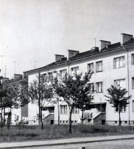 Sikorskiego - 1965 rok - Ulica Sikorskiego
Inowrocław - Nowe budownictwofot. J. SiudeckiBiuro Wydawnicze "RUCH"Pocztówka z roku 1965.