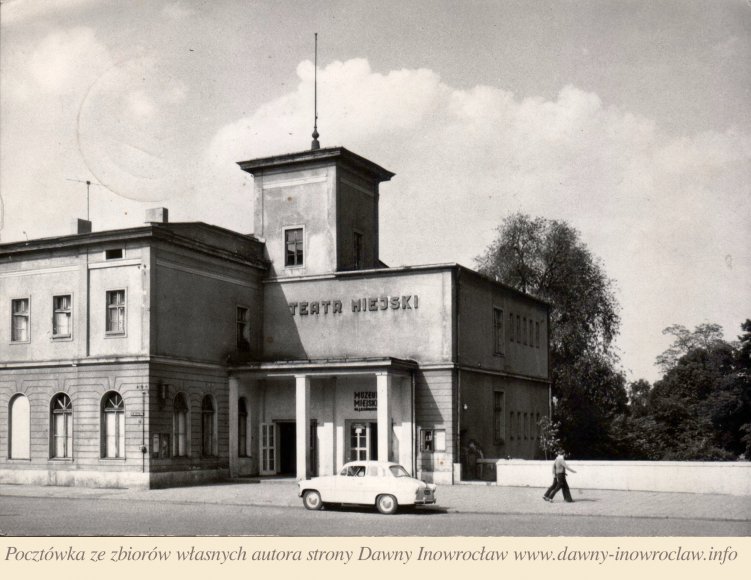 Teatr Miejski - 1963 rok - Inowrocław. Teatr Miejski
fot. J. SiudeckiBiuro Wydawnicze "RUCH"
Pocztówka wysłana 9 września 1963 roku.
