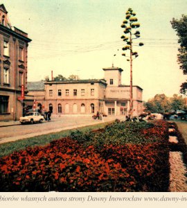 Plac Klasztorny i Teatr Miejski - 1969 rok - Plac Klasztorny i Teatr Miejski.
Inowrocław. Fragment miasta wg fotografii barwnej A. StelmachaBiuro Wydawnicze "RUCH"
Pocztówka wysłana 11.X.1969 r.