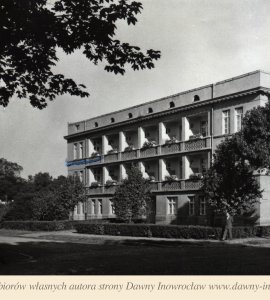 Sanatorium Iw Inowrocławiu - 1968 rok - Inowrocław. Sanatorium I.
fot. A. Funkiewicz
fot. P. Mystkowski
Biuro Wydawnicze "RUCH"
Pocztówka wydana w 1968 roku
