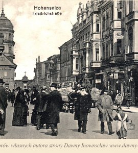 Królowej Jadwigi - 1916 rok - Inowrocław - ulica Królowej JadwigiHohensalza. Friedrichstrasse.
Verlag: Kujawischer Bote, Hohensalza.
Pocztówka wysłana 13 lipca 1916 roku.
