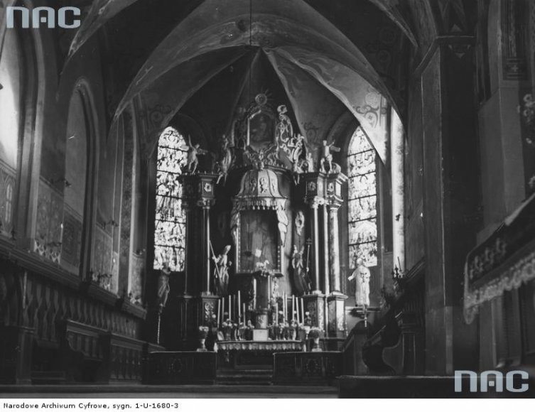 Prezbiterium kościoła.  - Zdjęcie wykonane w październiku 1934 r.
