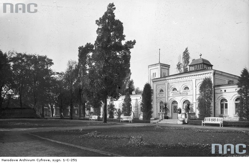 Zakład Przyrodoleczniczy w Inowrocławiu. Budynek administracji uzdrowiska.  - Fotografia z roku 1937.