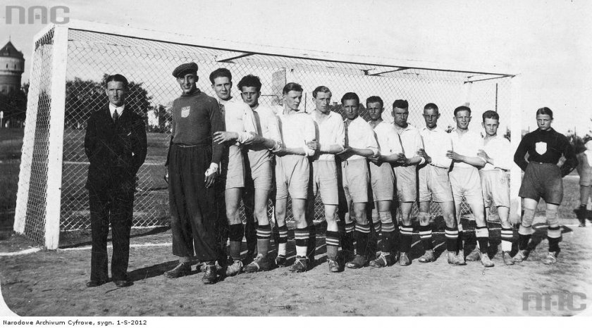 Drużyna piłkarska klubu sportowego Goplania Inowrocław  - Fotografia pochodzi z października 1935 roku.
